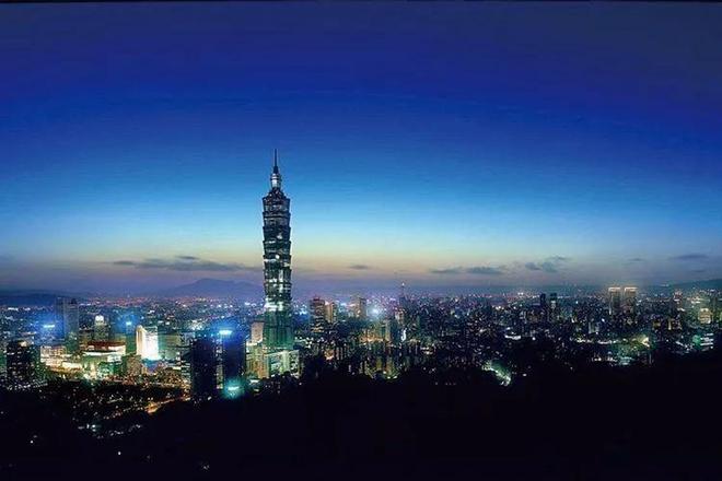 阳光明媚的人潮涌动——台湾街头风情掠影